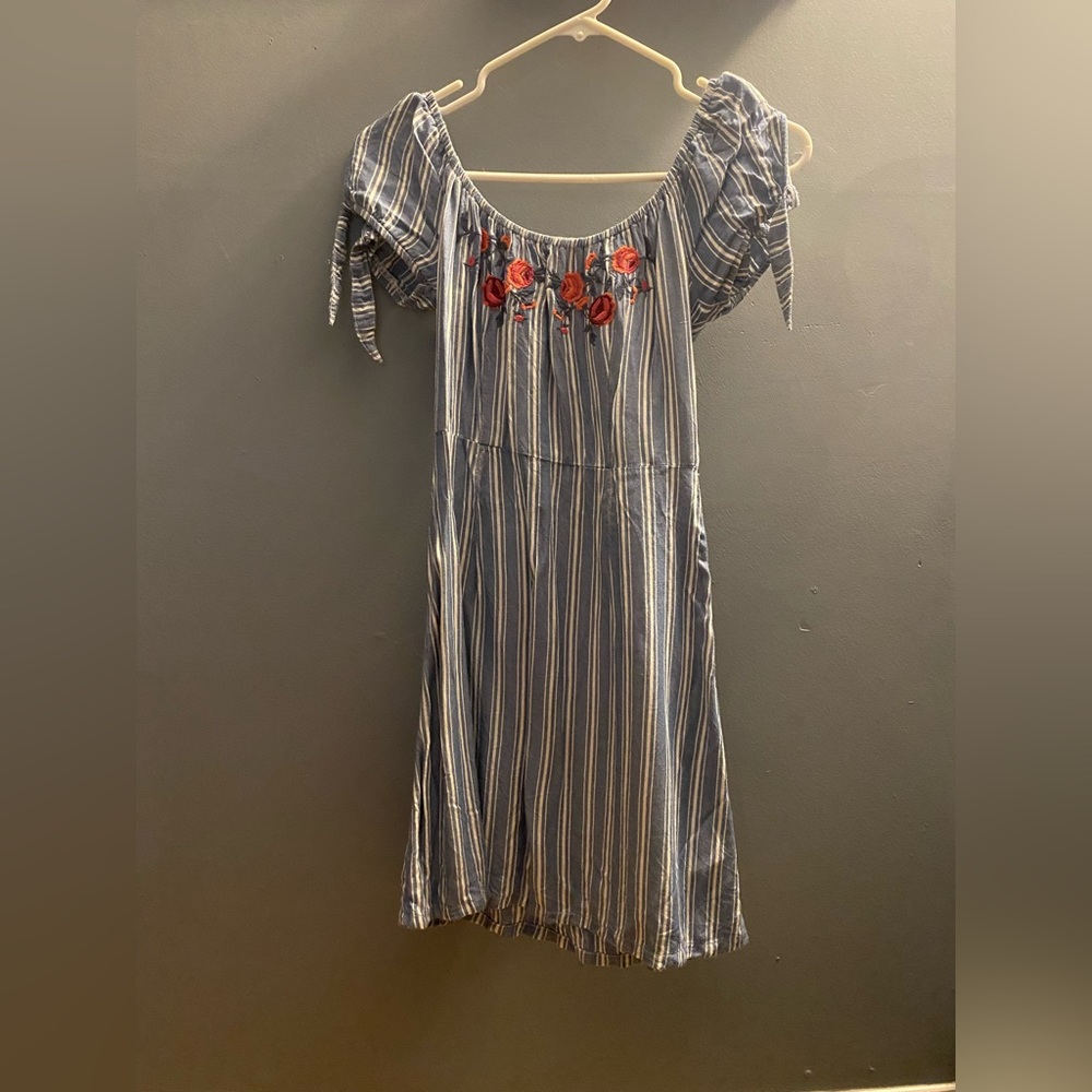 Hollister summer dress. Used only a couple of times.